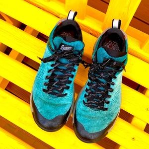 DANNER sturdy Hiking/Walking tennis shoe w Vibram soles, Gortex, Trail 2650